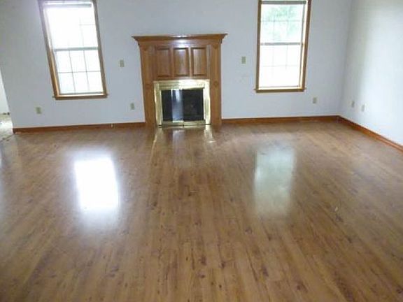 5th image of 1009 E Green Acres Dr
