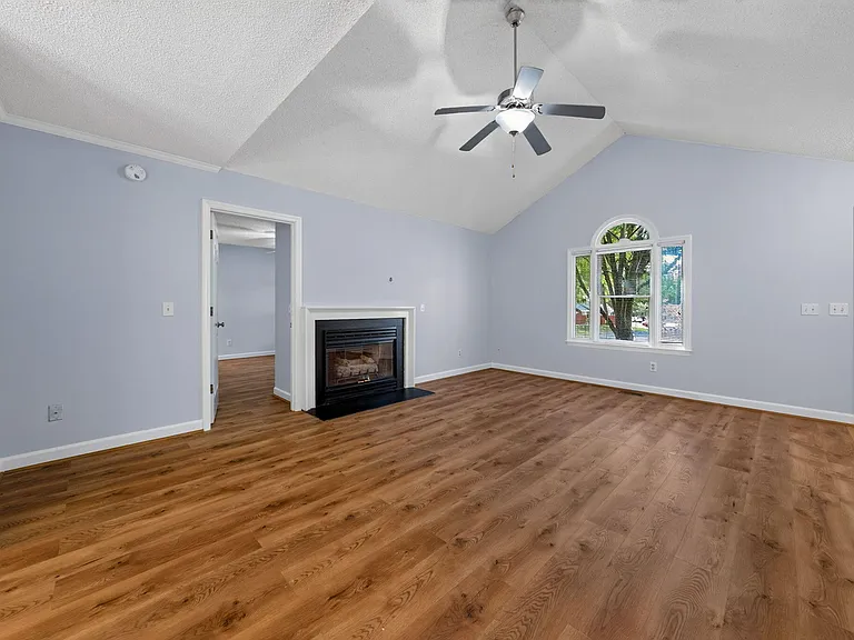 1249 Skyview Dr — Photo 10