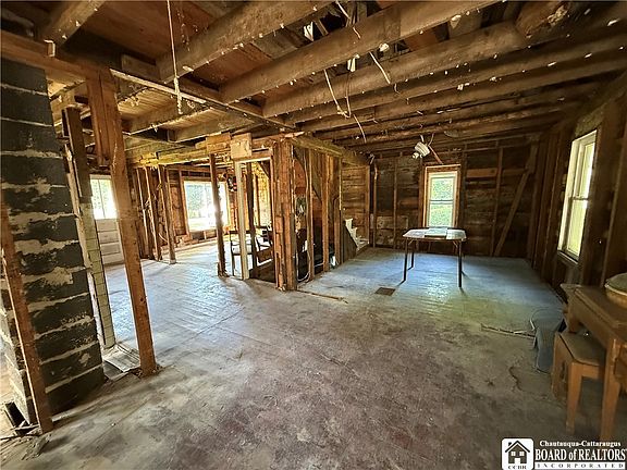 5th image of 232 Main St
