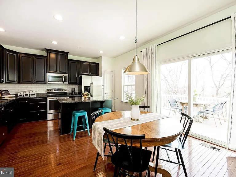 1872 Thistle Ct — Photo 8