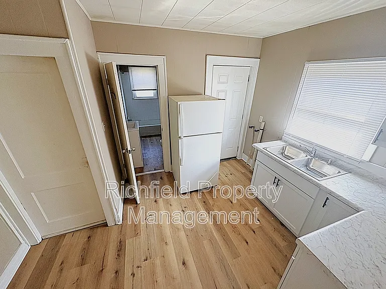 1723 Laurel St — Photo 10