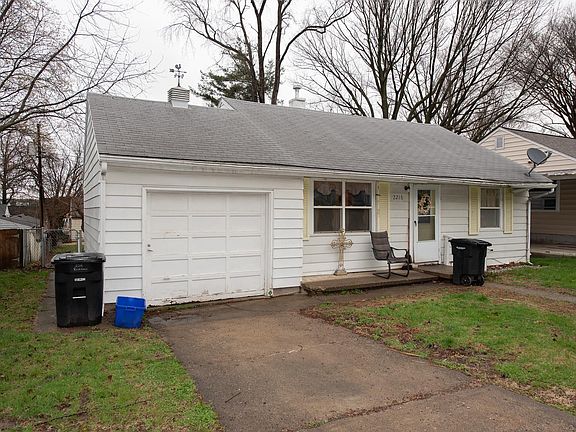 3rd image of 2216 Roselawn Ave