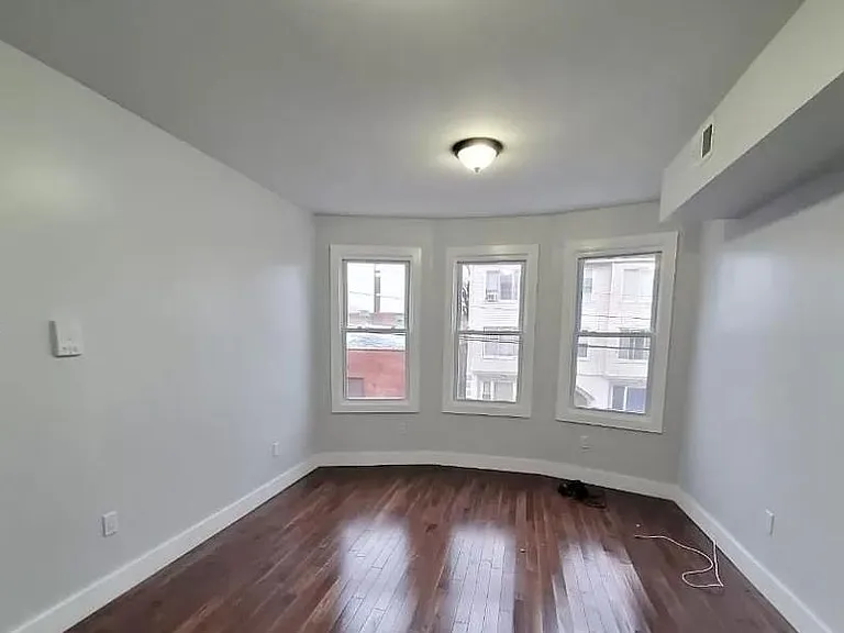 179 21st St #3 — Photo 6