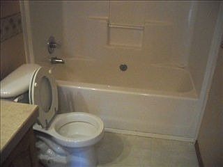 4th image of 29807 Roscommon Dr