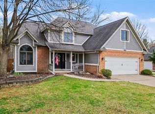 2228 Lost Creek Dr, Flushing, MI 48433