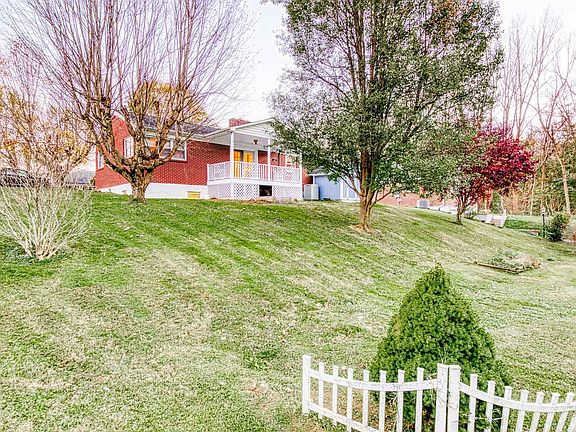 5th image of 905 Forest Hill Dr