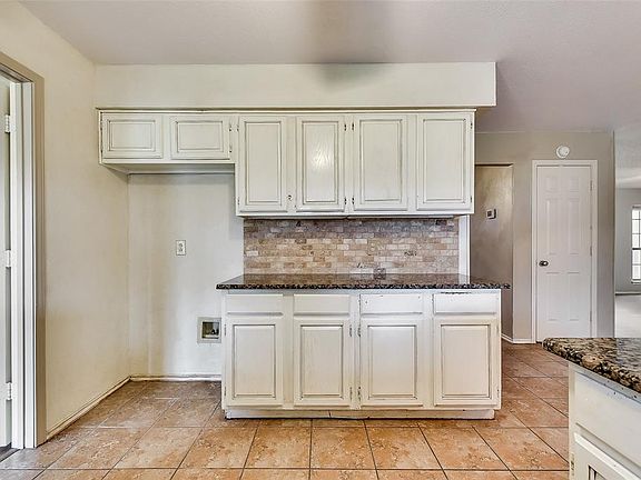 2nd image of 1410 Bradford Pl