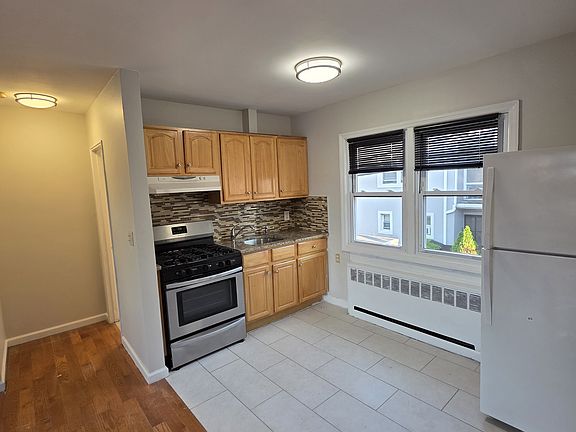 3rd image of 824 E Broadway APT 304