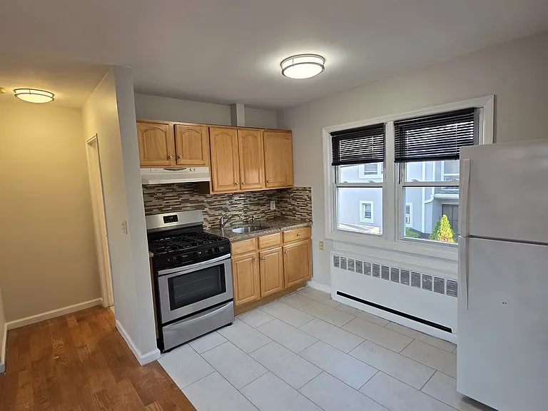 824 E Broadway #304 — Photo 3
