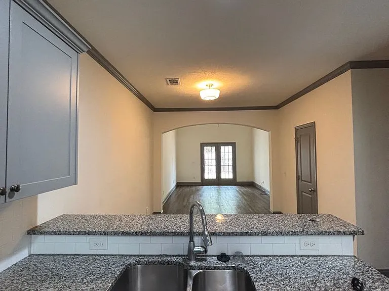 703 Buddy Ct — Photo 4