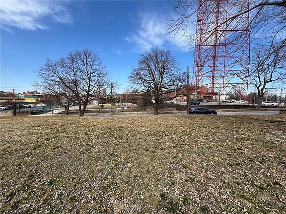 3rd image of 109 E 31st Ter