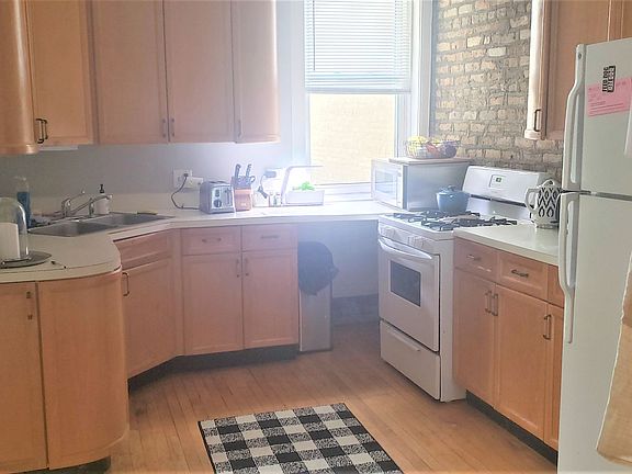 4th image of 726-728 W Briar Pl #728-3
