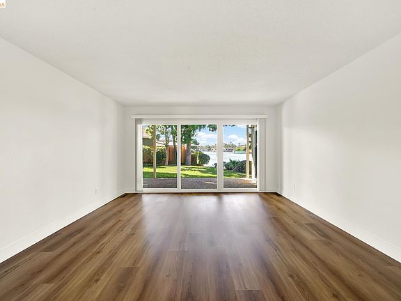 5th image of 8 N Lake Dr