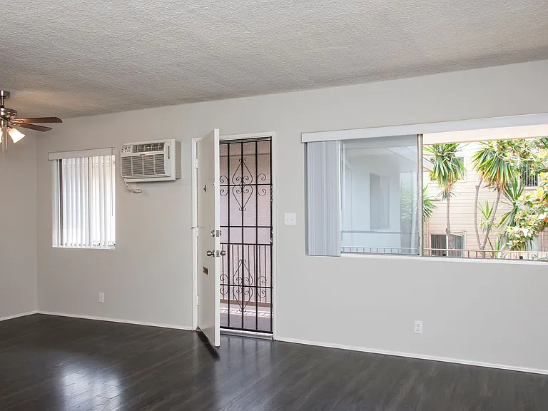 1256 Boynton St — Photo 5