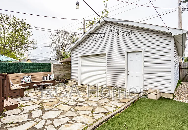 1547 Hoyt Ave — Photo 23