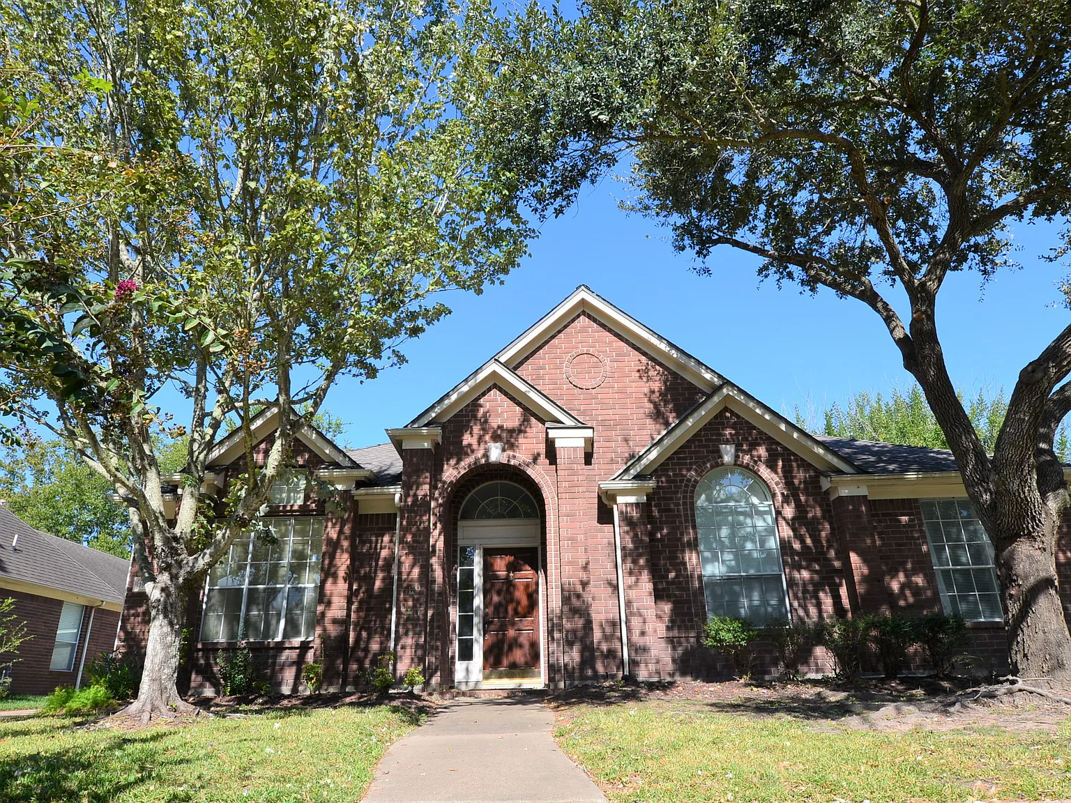 4 bed, 2600 sqft, $2,650 — Photo 1