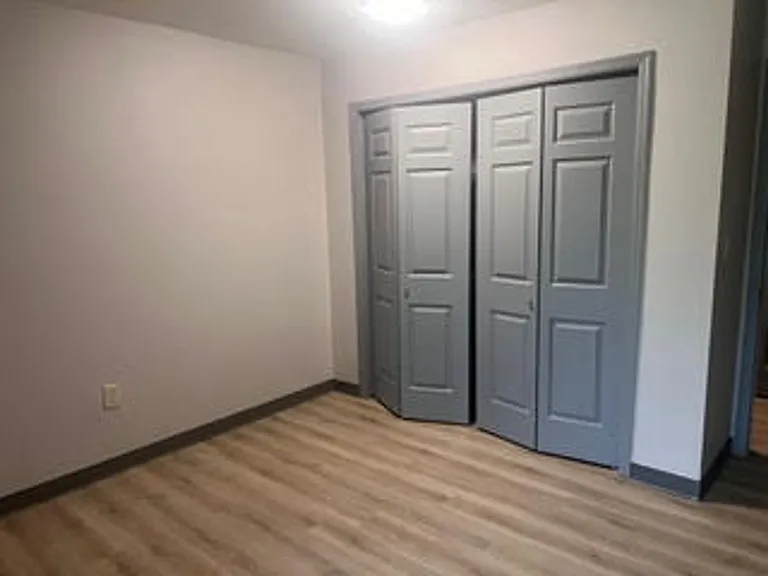 Pointe West Apartments — Photo 33