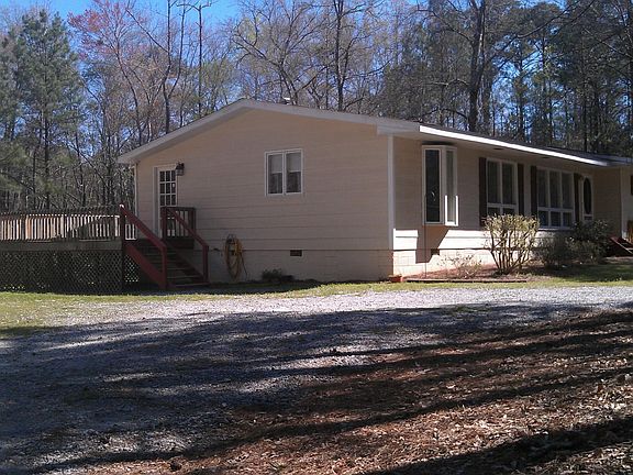 Side view, parking and entrance to utility room