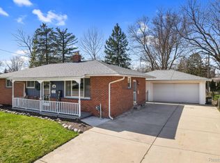 1200 State Rd, Fenton, MI 48430