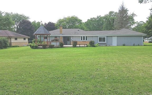 3rd image of 9 E Elaine Cir