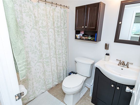 5th image of 7021 Bascombe Dr