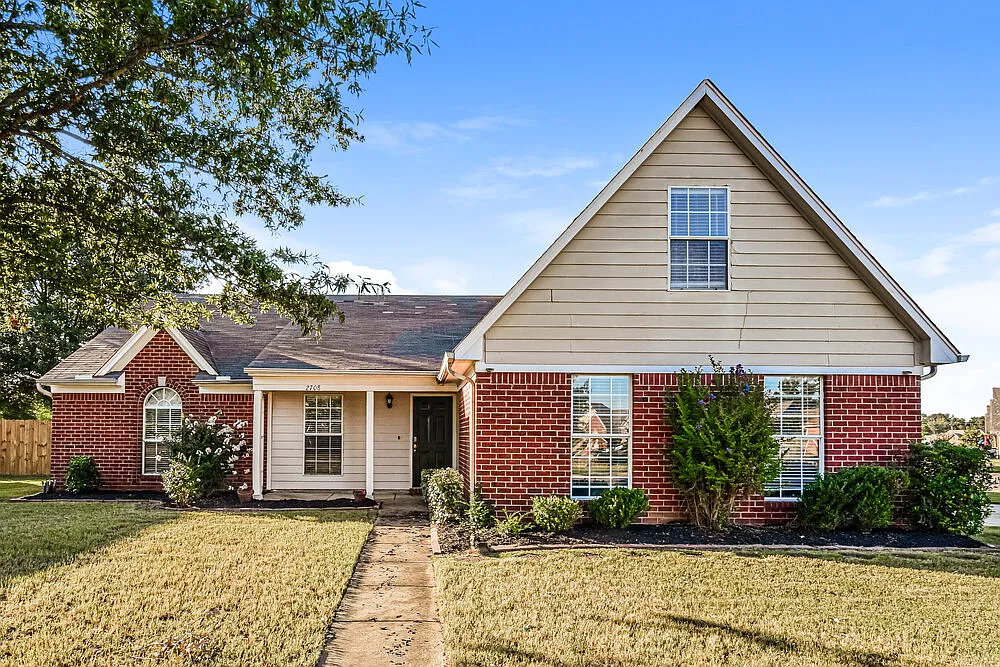 3 bed, 2.0 bath, 1840 sqft, $2,070 — Photo 4
