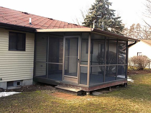 5th image of 3362 Balsam Ave NE