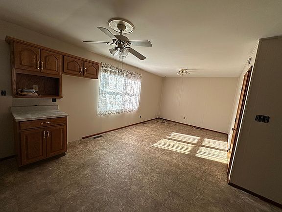 4th image of 2211 Myers Ln