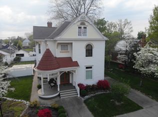 211 3rd St, Carmi, IL 62821