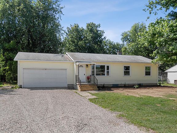 3rd image of 2631 East Dr