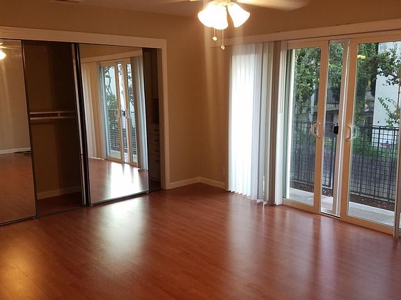 3rd image of 915 Fruitdale Pl