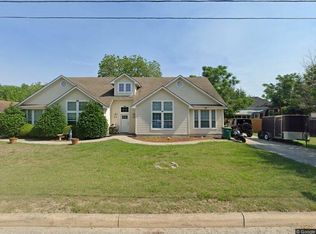 616 E Theissen St, Boerne, TX 78006