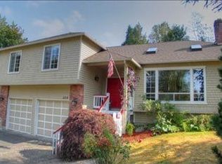 2710 NE 184th Pl, Lake Forest Park, WA 98155