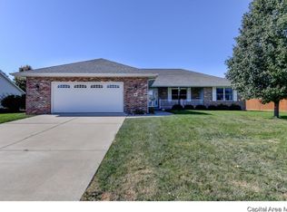 65 Ptarmigan Dr, Chatham, IL 62629