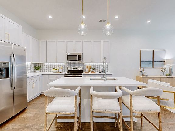 3rd image of 421 Herringbone Ct