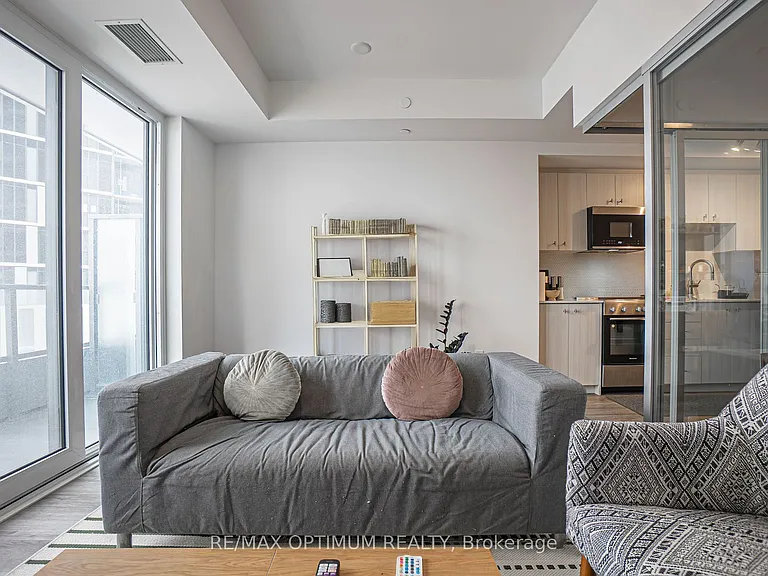 15 Wellington St #603 — Photo 6