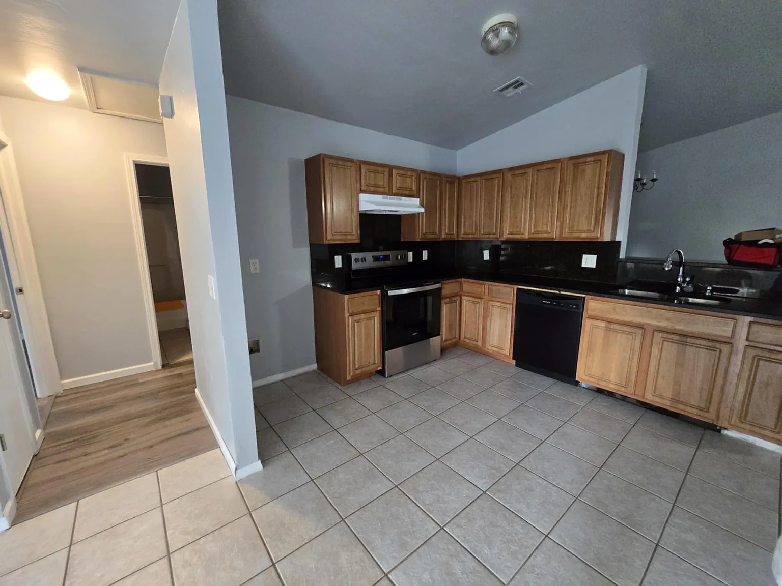 3 bed, 1550 sqft, $1,650 — Photo 2