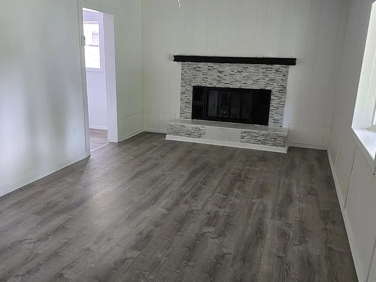 7205 Rogers St — Photo 4
