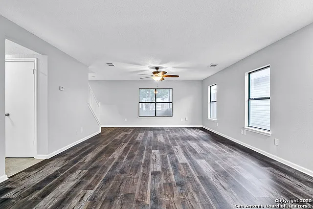 9715 Kashmir Dr — Photo 3
