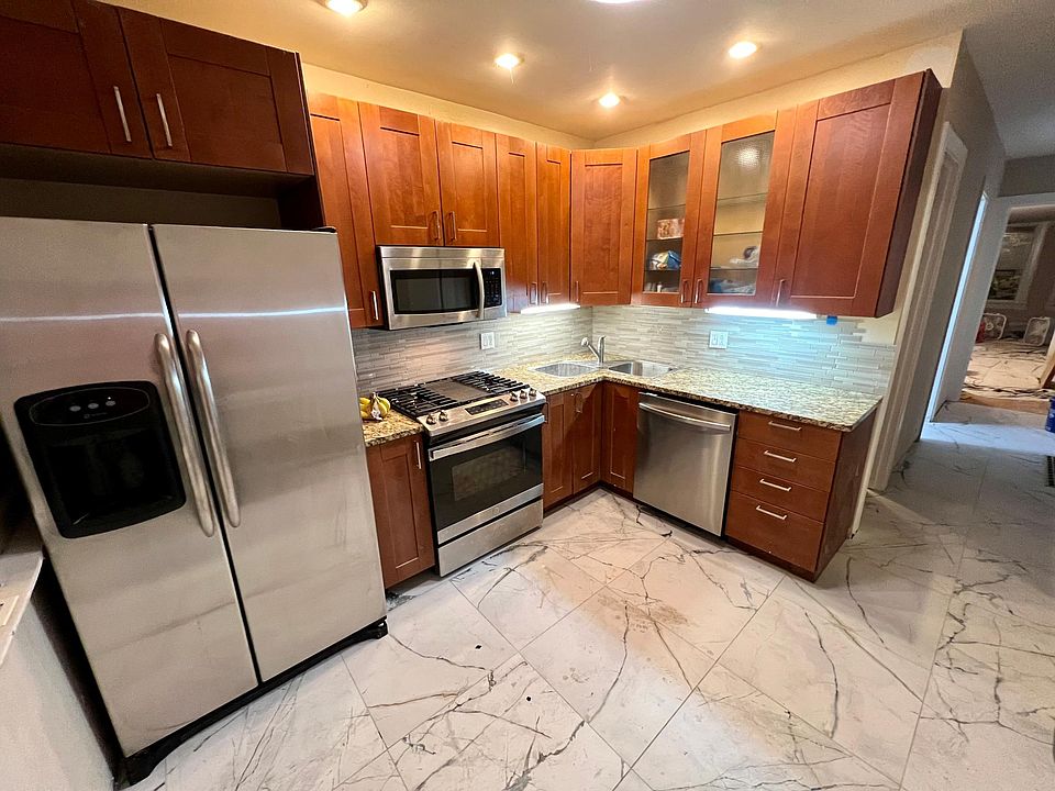 1st image of 1906 W Foster Ave #2