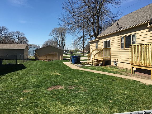 Side yard (fenced)