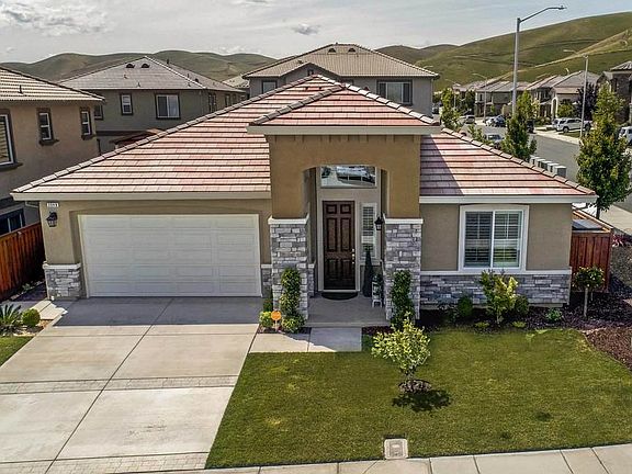 2nd image of 2048 Aragon Dr