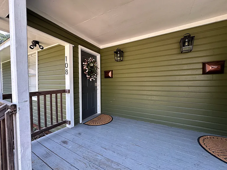108 Russell Ct #108 — Photo 1