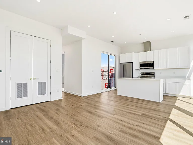 710 Kennedy St NW #30 — Photo 3
