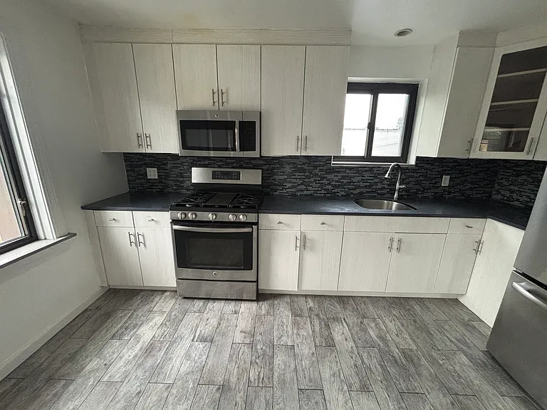 1137 W Boston Post Rd #1 — Photo 4