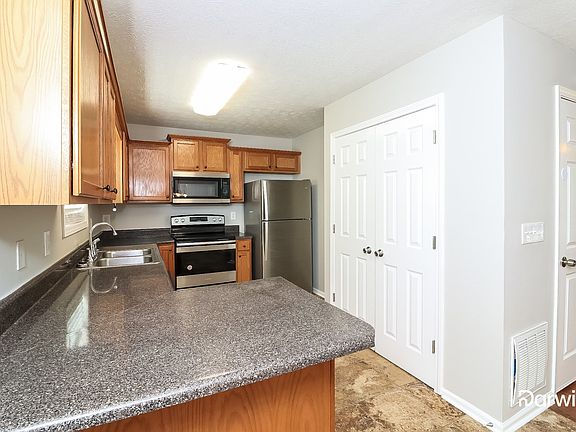 2nd image of 131 S Winds Dr