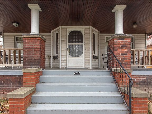 3rd image of 2202-2204 West Blvd