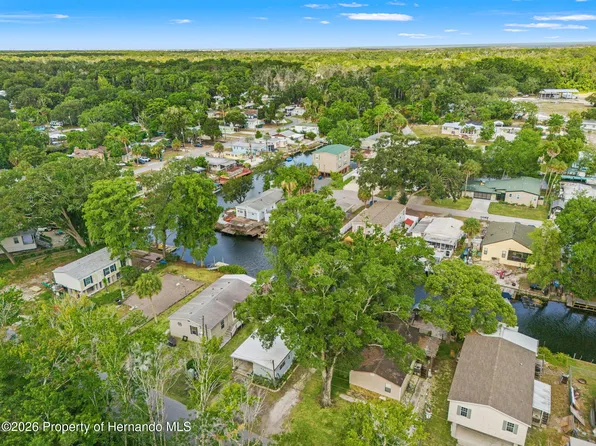6380 Richard Dr, Weeki Wachee, FL 34607