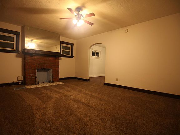 5th image of 2459 Plainview Ave