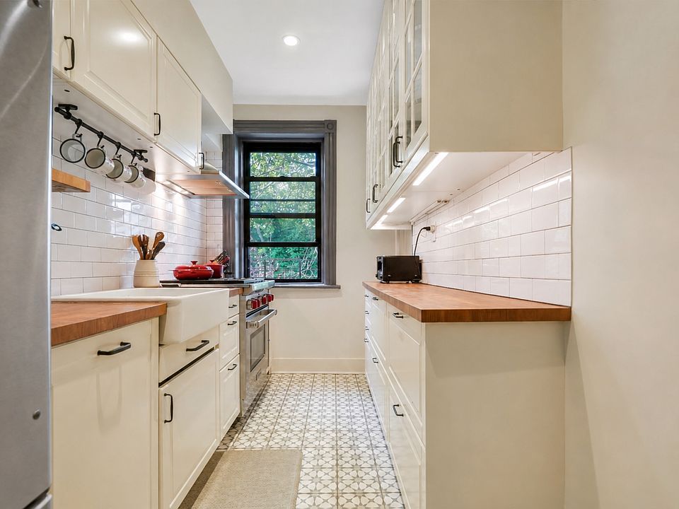 1st image of 200 Saint Marks Ave APT 2